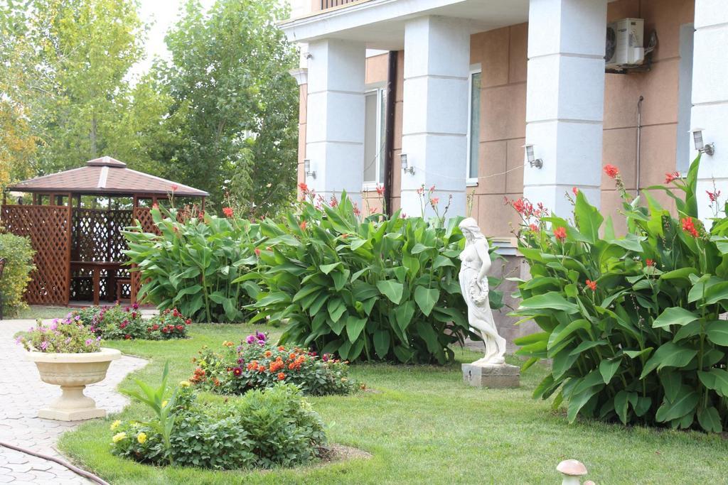 Rakhat Hotel Uralsk Dış mekan fotoğraf